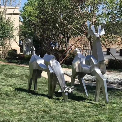 不銹鋼梅花鹿，塊面抽象小區(qū)動物擺件