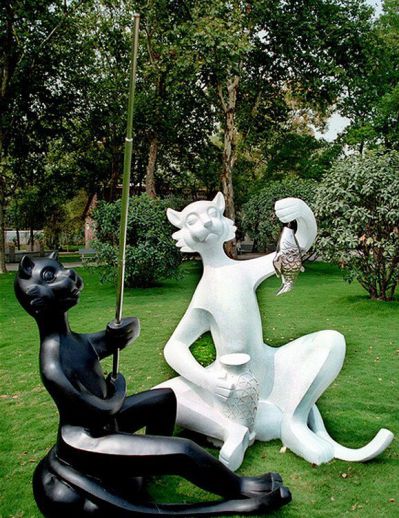 玻璃鋼抽象大貓咪，黑白兩色釣魚(yú)貓咪