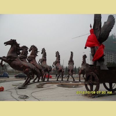 小區(qū)廣場(chǎng)擺放大型玻璃鋼仿銅歐式阿波羅馬拉車(chē)