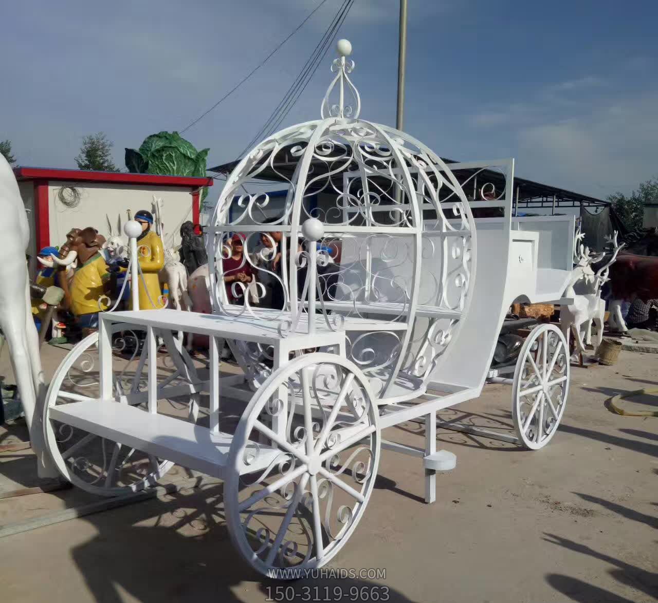 兒童游樂(lè)園創(chuàng)意鏤空不銹鋼馬車雕塑