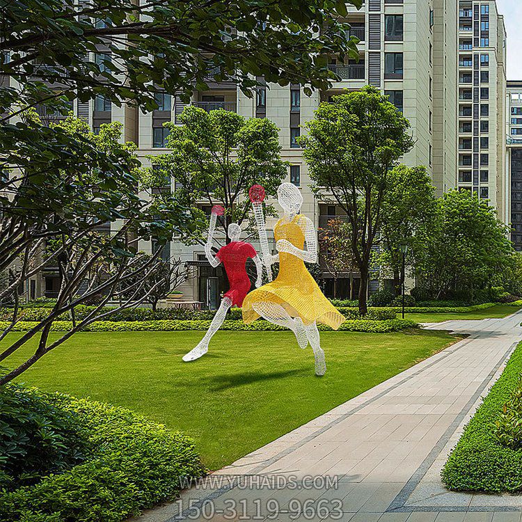 傳遞火炬，鐵藝網(wǎng)格彩色運動主題人物雕塑