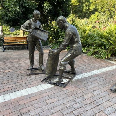 收糧食，玻璃鋼仿銅農(nóng)忙民俗人物雕塑