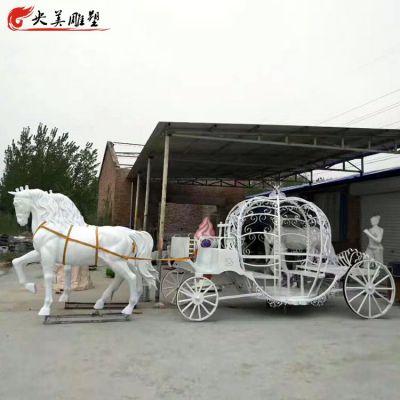 景點(diǎn)小區(qū) 擺放玻璃鋼馬拉不銹鋼鏤空南瓜車(chē)雕塑