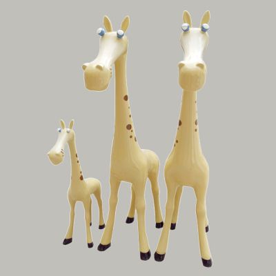 玻璃鋼彩繪公園三只長頸鹿雕塑