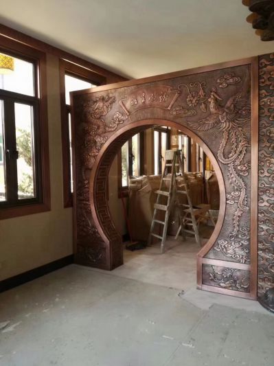 “龍鳳呈祥”銅浮雕，飯店裝飾隔斷