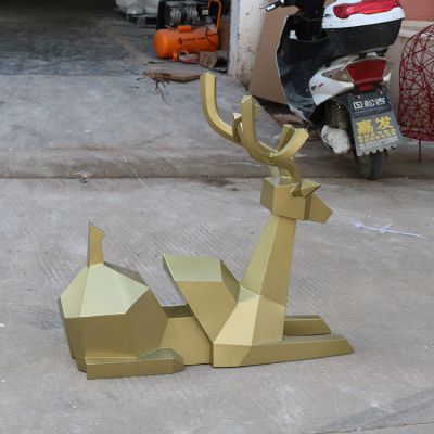 戶(hù)外景觀不銹鋼幾何抽象臥著的鹿雕塑