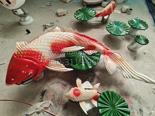 玻璃鋼錦鯉仿真鯉魚(yú)荷葉雕塑