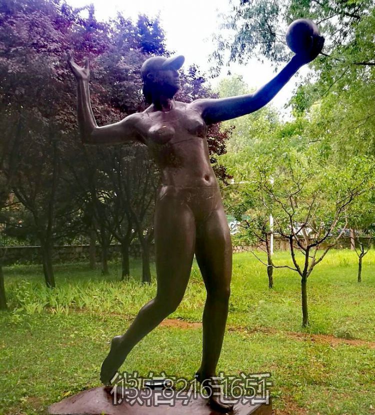 公園戶外景觀玻璃鋼仿銅運(yùn)動(dòng)打排球的人物雕塑