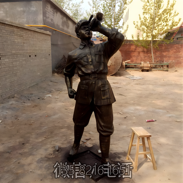 吹號的玻璃鋼仿銅八路軍戰(zhàn)士雕塑