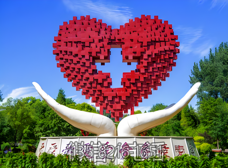 雙手托起十字愛心的不銹鋼景觀雕塑