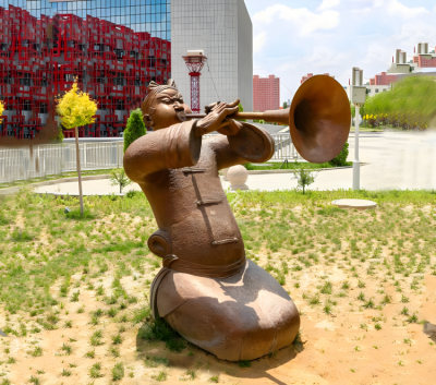 草坪戶(hù)外鍛銅創(chuàng)意吹嗩吶的人物雕塑