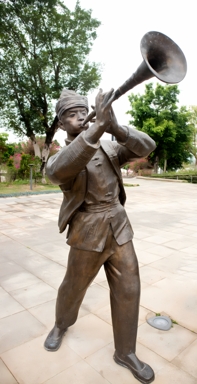 公園玻璃鋼仿銅陜北文化吹嗩吶你的人物雕塑
