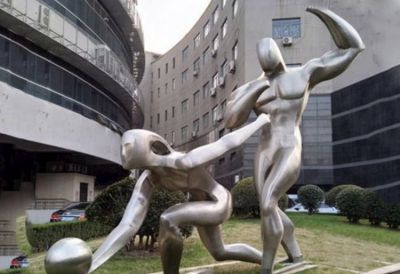 商業(yè)街裝飾擺件不銹鋼抽象打保齡球的人物雕塑