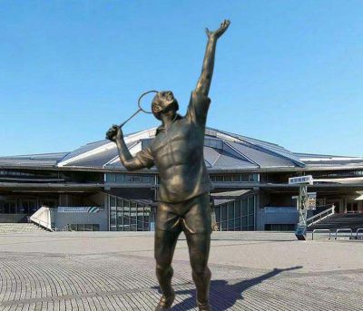 城市廣場景觀玻璃鋼仿銅打羽毛球的運動員雕塑