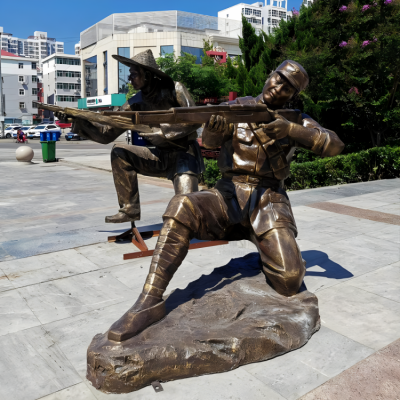玻璃鋼射擊的八路軍戰士雕塑
