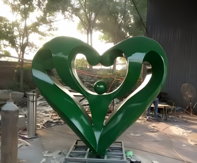 一家三口不銹鋼抽象人物愛(ài)心雕塑