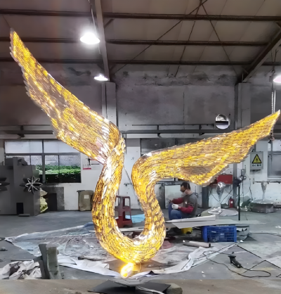 鏤空發光不銹鋼抽象翅膀雕塑